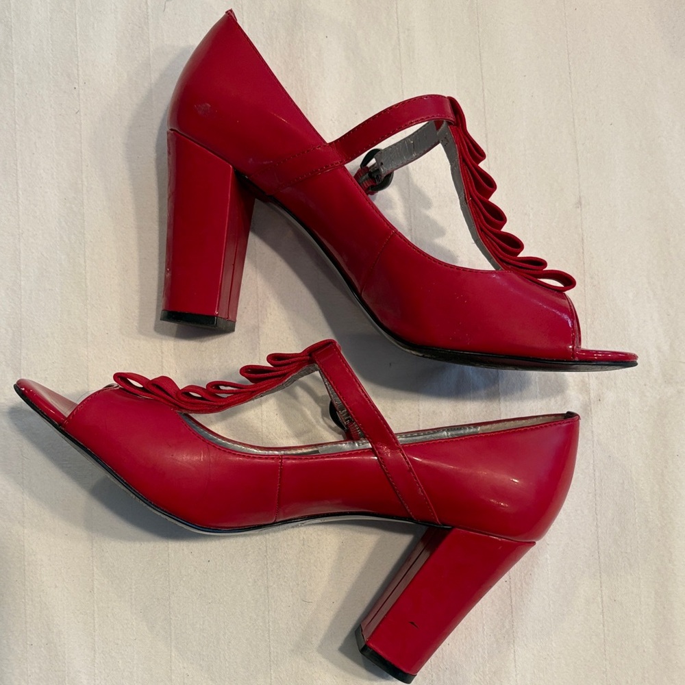 Tahari Shoes Red Heels 👠
